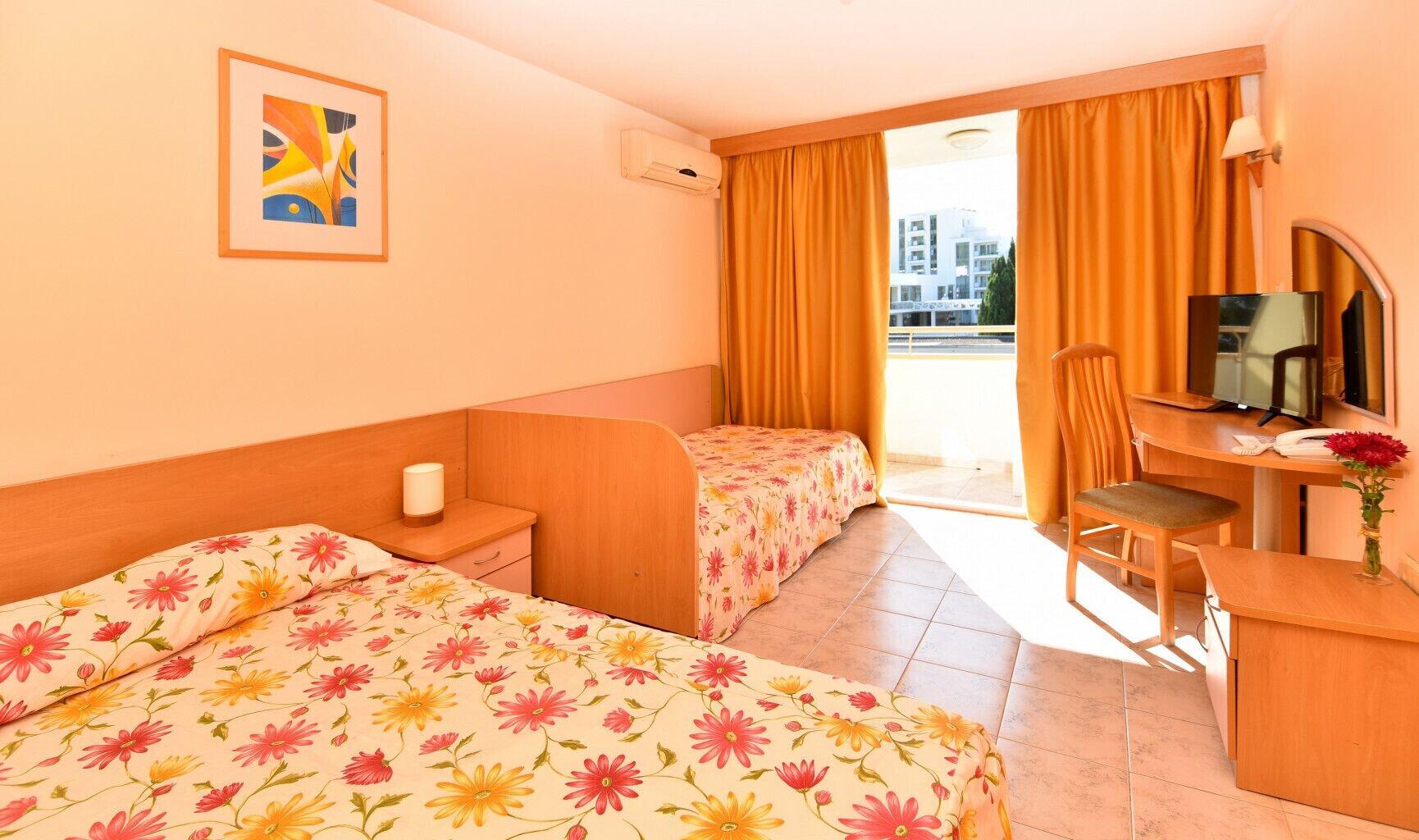 Hotel Oasis Albena Bagian luar foto
