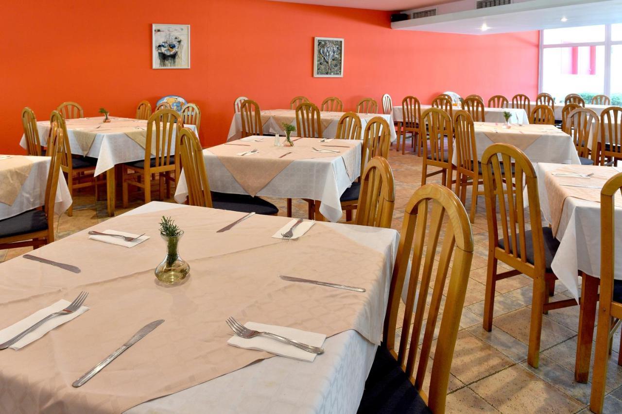 Hotel Oasis Albena Bagian luar foto