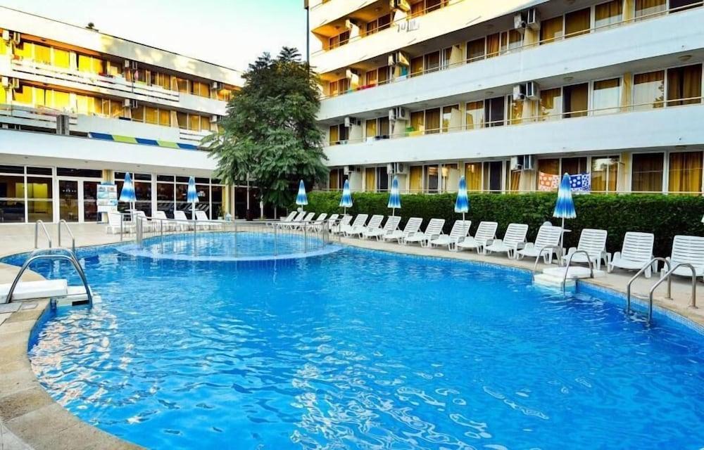 Hotel Oasis Albena Bagian luar foto
